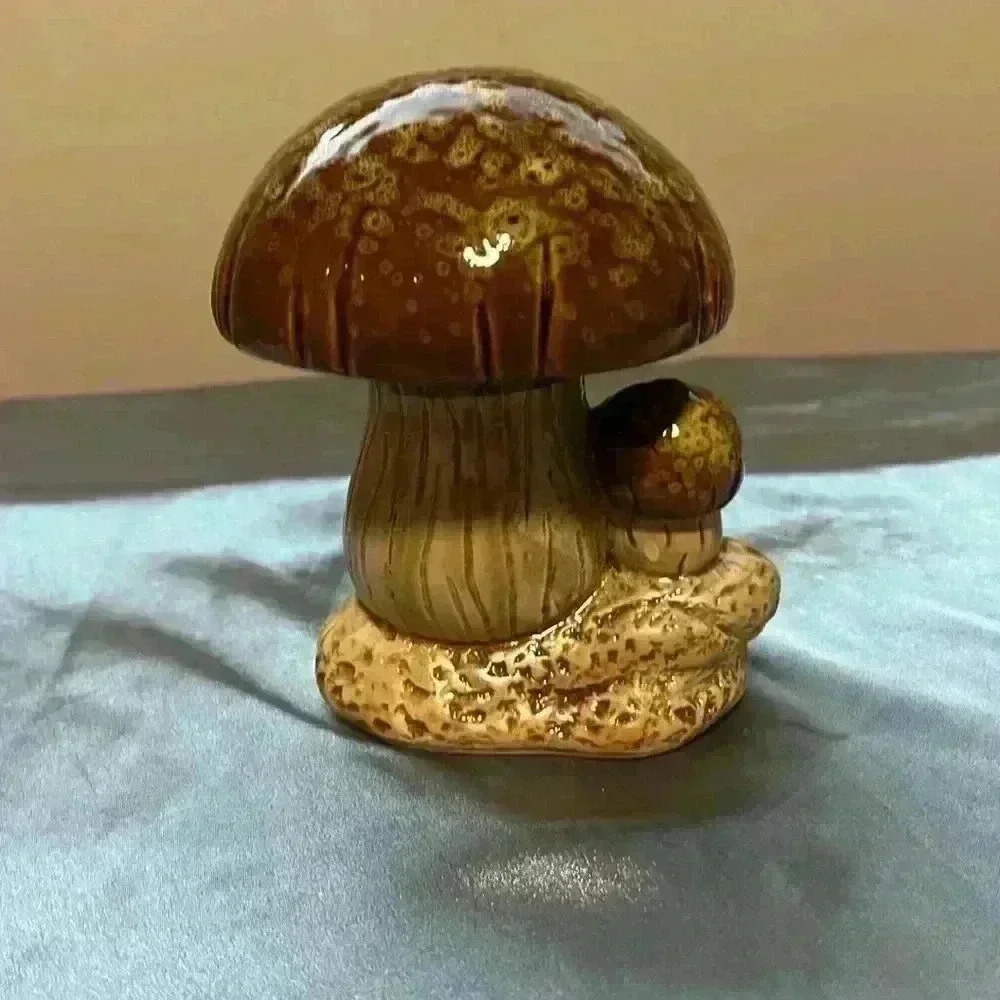 Vintage MCM Brown Mushroom